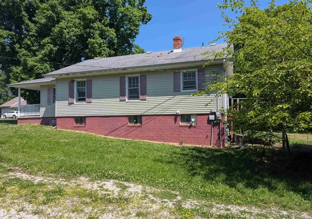 Photo 2 of Manufactured home for sale at 1744 Bedford Rd, Washington, IN 47501 | MLS# 202620954 | Listing updated on 2026-08-04