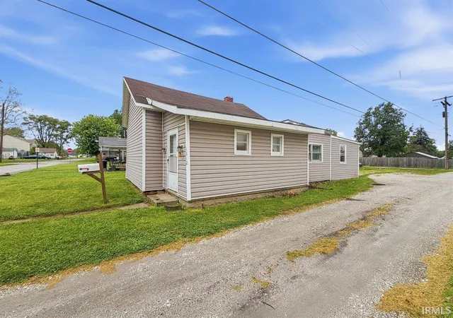 Photo 3 of Manufactured home for sale at 1312 N D St, Elwood, IN 46036 | MLS# 202620976 | Listing updated on 2026-08-31