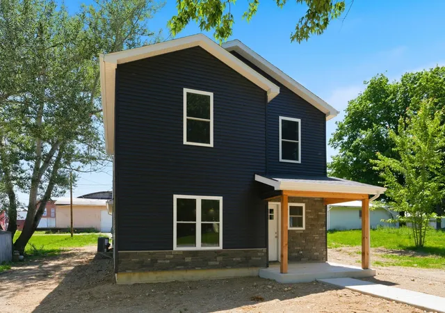 Photo 1 of Sale Pending at 206 W Lincoln St, Ashley, IN 46705 | MLS# 202620999 | Listing updated on 2026-09-18