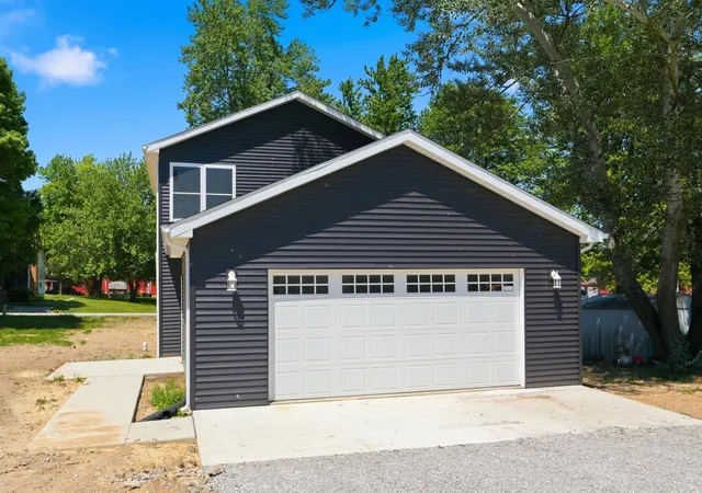 Photo 3 of Sale Pending at 206 W Lincoln St, Ashley, IN 46705 | MLS# 202620999 | Listing updated on 2026-09-18