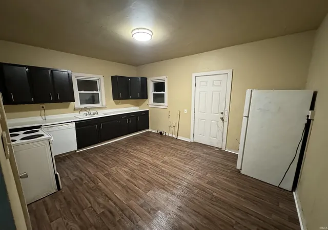3rd image of 202 N Brookfield St, South Bend, IN 46628 | MLS# 202621055