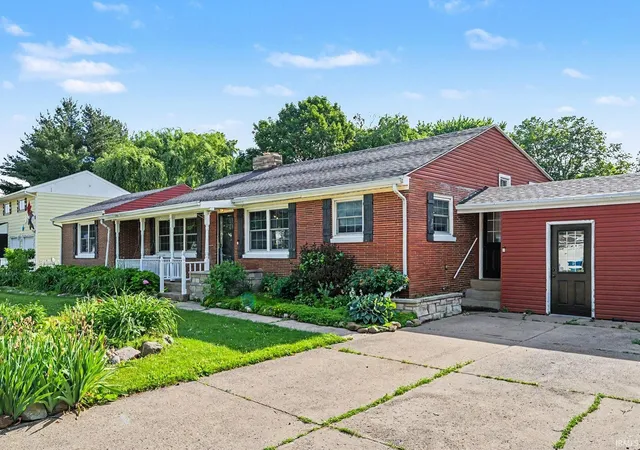 Photo 4 of Sale Pending at 222 S Shumaker Dr, Bremen, IN 46506 | MLS# 202621059 | Listing updated on 2026-09-11