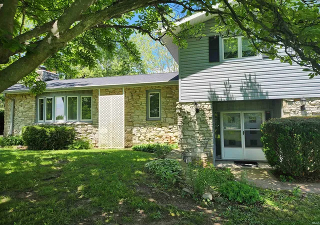 Homes for sale in Yorktown, IN | 7300 W Nixon Rd, Yorktown, IN 47396 | MLS# 202621078