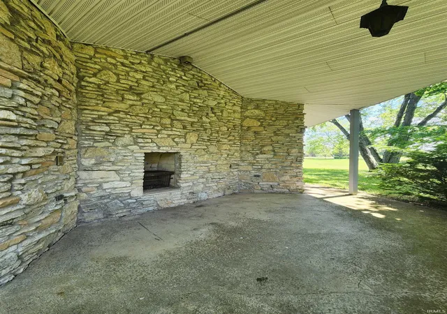 Homes for sale in Yorktown, IN | 7300 W Nixon Rd, Yorktown, IN 47396 | MLS# 202621078