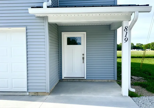 Photo 3 of Manufactured home for sale at 819 N Grant St, Gas City, IN 46933 | MLS# 202621087 | Listing updated on 2026-09-12