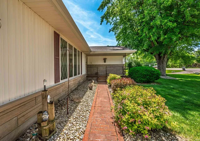 Homes for sale in Muncie, IN | 5028 S Old State Road 67, Muncie, IN 47302 | MLS# 202621103