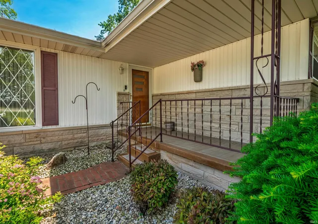 Homes for sale in Muncie, IN | 5028 S Old State Road 67, Muncie, IN 47302 | MLS# 202621103