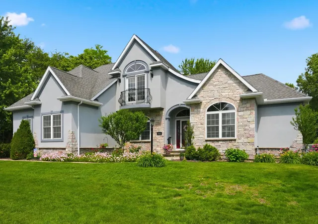 Homes for sale in Mishawaka, IN | 1114 Gleneagle Dr, Mishawaka, IN 46545 | MLS# 202621122