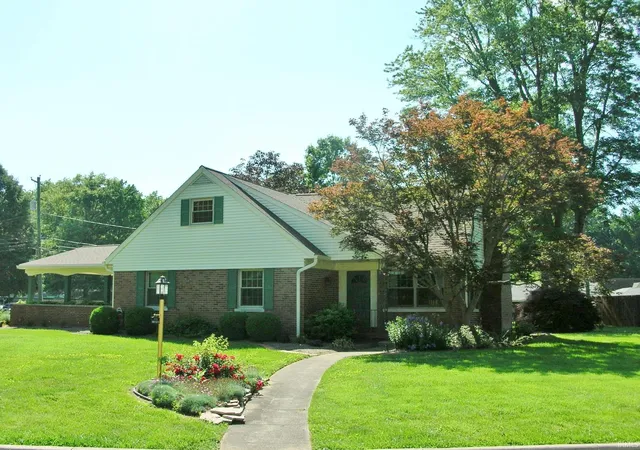 Homes for sale in Newburgh, IN | 5733 Garden Valley Rd, Newburgh, IN 47630 | MLS# 202621190