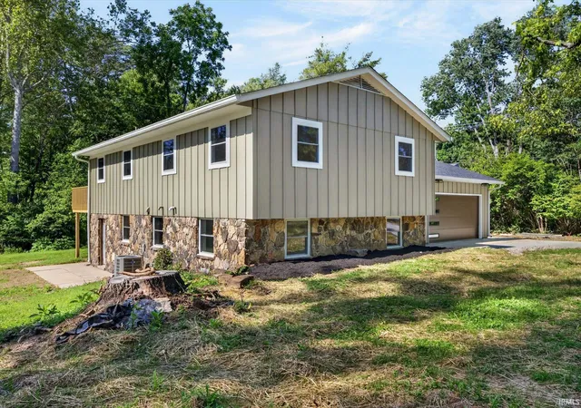 3rd image of 2102 E Wimbleton Ln, Bloomington, IN 47401 | MLS# 202621253
