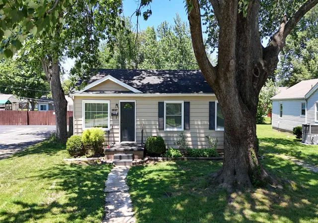 Homes for sale in Evansville, IN | 1620 E Blackford Ave, Evansville, IN 47714 | MLS# 202621319