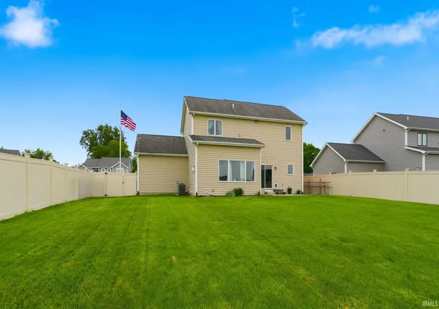 Homes for sale in Columbia City, IN | 232 W Bay Bridge Court, Columbia City, IN 46725 | MLS# 202621337