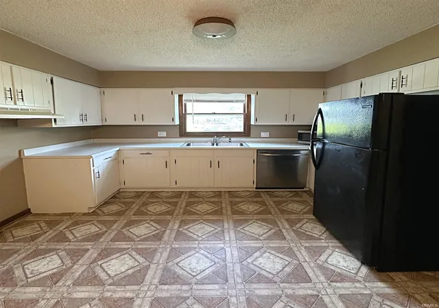 Photo 4 of Sale Pending at 1412 E Poplar St, Petersburg, IN 47567 | MLS# 202621357 | Listing updated on 2026-10-09