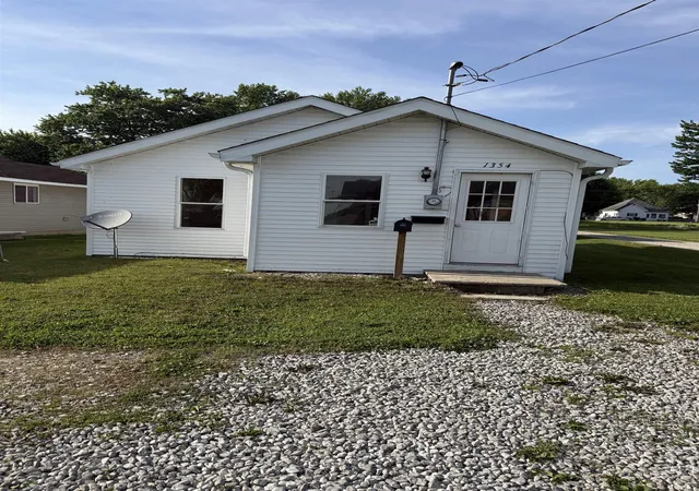 Homes for sale in Frankfort, IN | 1354 W Jefferson St, Frankfort, IN 46041 | MLS# 202621503