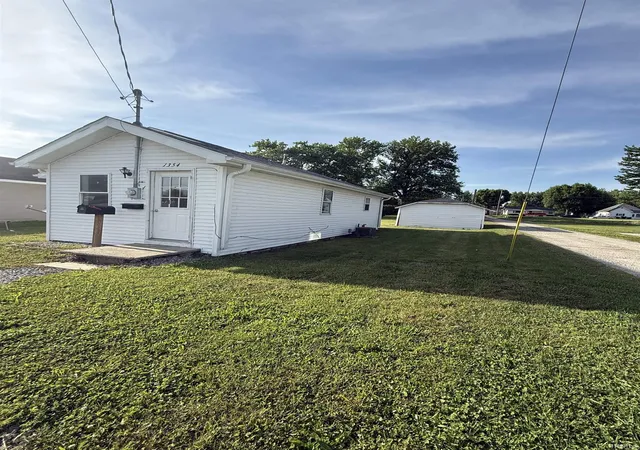 Homes for sale in Frankfort, IN | 1354 W Jefferson St, Frankfort, IN 46041 | MLS# 202621503