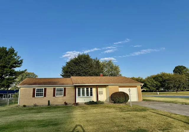 Photo 3 of Manufactured home for sale at 404 S Hickory Dr, Bloomington, IN 47403 | MLS# 202621504 | Listing updated on 2026-06-04