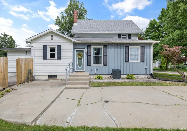 3rd image of 109 E Wabash Ave, Wakarusa, IN 46573 | MLS# 202621543