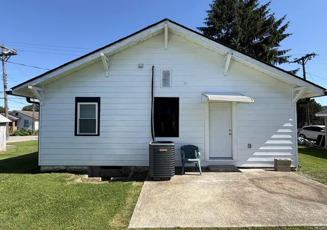 Photo 4 of Manufactured home for sale at 1210 4th Street, Bedford, IN 47421 | MLS# 202621577 | Listing updated on 2026-08-18