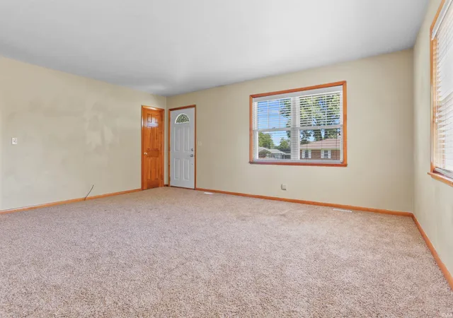 5th image of 318 W Jefferson Ave, Chandler, IN 47610 | MLS# 202621659