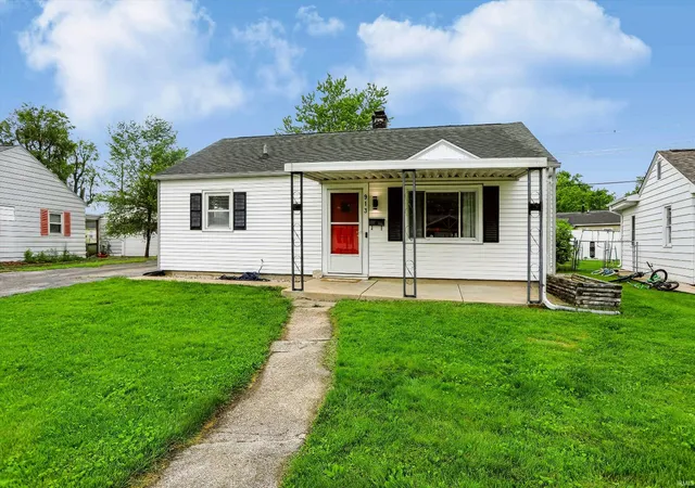 Photo 3 of Sale Pending at 913 N Oxford Dr, Marion, IN 46952 | MLS# 202621747 | Listing updated on 2026-09-18
