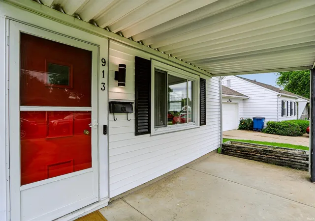 Photo 3 of Sale Pending at 913 N Oxford Dr, Marion, IN 46952 | MLS# 202621747 | Listing updated on 2026-09-18
