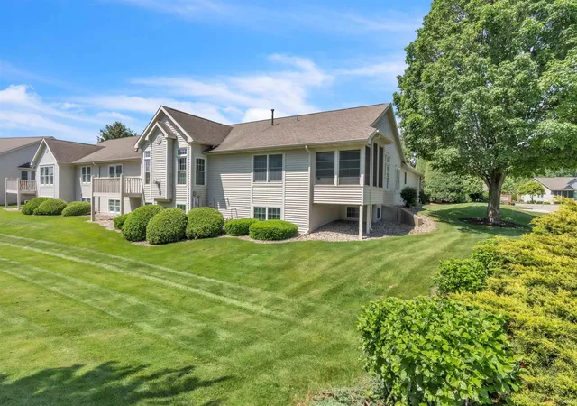 Photo 3 of Sale Pending at 1311 Somerset Ct, Goshen, IN 46528 | MLS# 202621794 | Listing updated on 2026-09-14