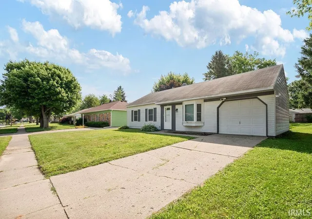 Homes for sale in Kokomo, IN | 304 Southlea Dr, Kokomo, IN 46902 | MLS# 202621846