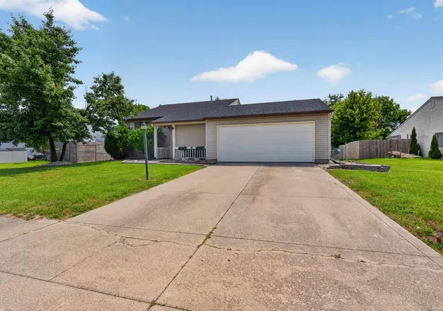 Photo 3 of Sale Pending at 1805 Paveys Glen Run, Fort Wayne, IN 46804 | MLS# 202621892 | Listing updated on 2026-09-02