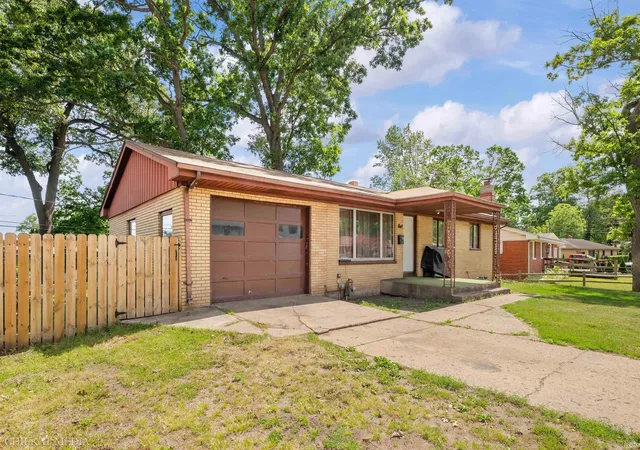 Photo 3 of Sale Pending at 3718 Surrey Ln, South Bend, IN 46628 | MLS# 202621946 | Listing updated on 2026-08-25