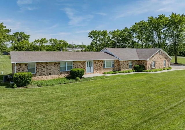 Homes for sale in Roanoke, IN | 13810 Lafayette Center Rd, Roanoke, IN 46783 | MLS# 202621966