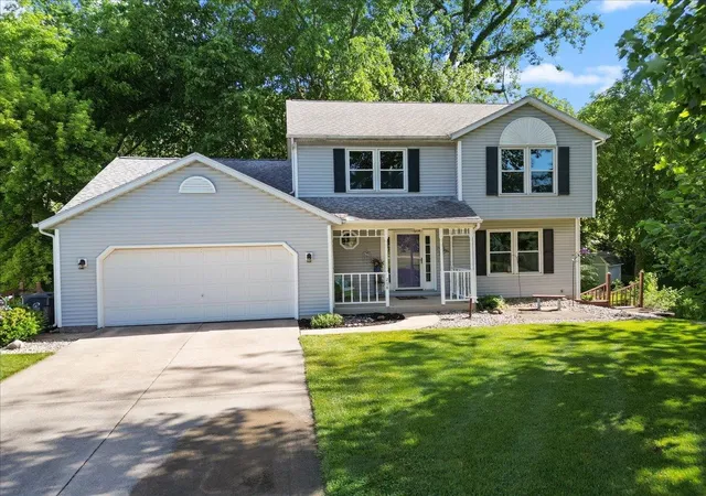 Homes for sale in Warsaw, IN | 208 S East Ridge Dr North, Warsaw, IN 46582 | MLS# 202622037
