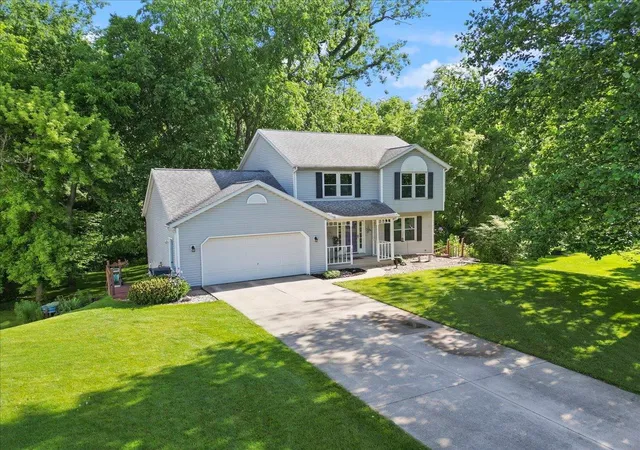 Homes for sale in Warsaw, IN | 208 S East Ridge Dr North, Warsaw, IN 46582 | MLS# 202622037
