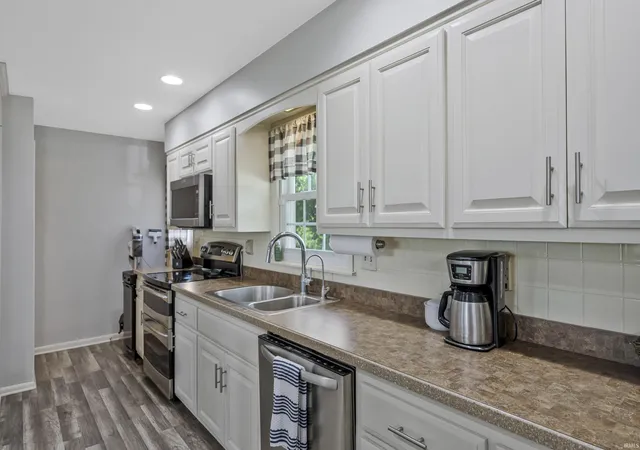 Photo 3 of Manufactured home for sale at 7688 Vann Rd, Newburgh, IN 47630 | MLS# 202622045 | Listing updated on 2026-10-09