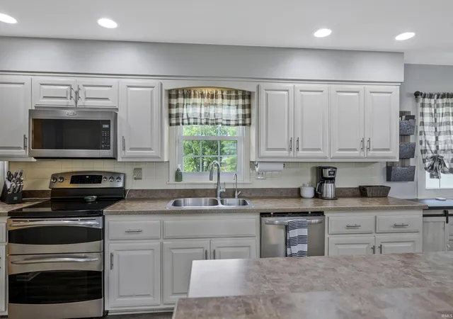Photo 4 of Manufactured home for sale at 7688 Vann Rd, Newburgh, IN 47630 | MLS# 202622045 | Listing updated on 2026-10-09