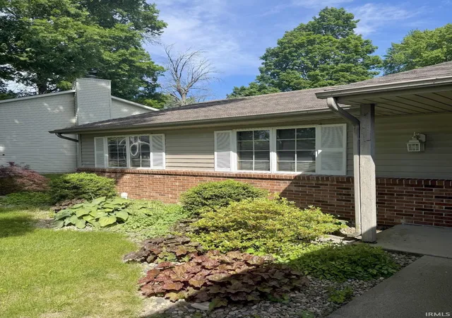 Photo 2 of Sale Pending at 627 Bosuns Dr, Fort Wayne, IN 46819 | MLS# 202622051 | Listing updated on 2026-07-24