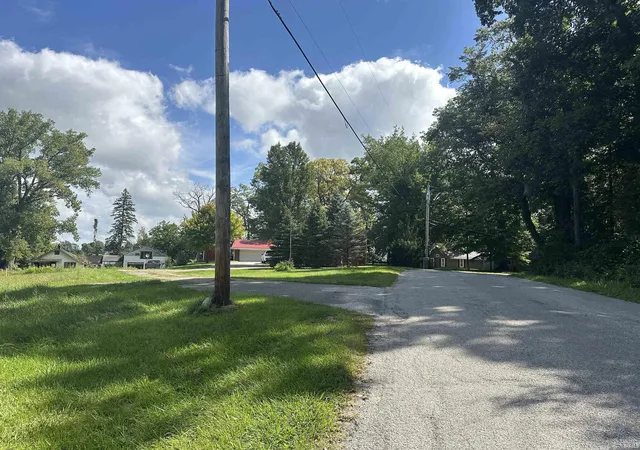 2nd image of 8628 E Koher Rd, Syracuse, IN 46567 | MLS# 202622115