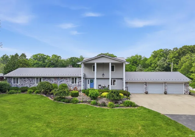 Homes for sale in Roanoke, IN | 4178 E 1100 N, Roanoke, IN 46783 | MLS# 202622199