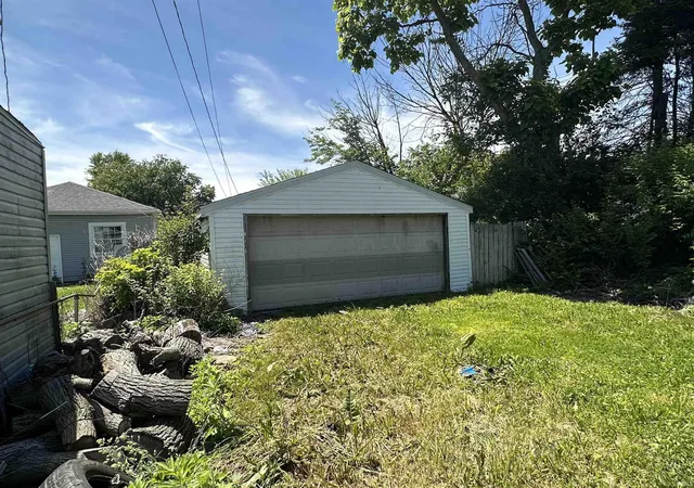 Photo 2 of Sale Pending at 2200 S Biltmore Ave, Muncie, IN 47302 | MLS# 202622237 | Listing updated on 2026-07-17