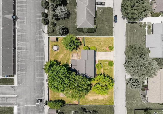 3rd image of 2209 W Woodmont Dr, Muncie, IN 47304 | MLS# 202622276
