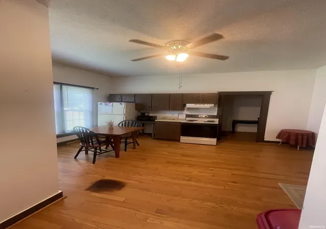 5th image of 809 N Mason St, Bicknell, IN 47512 | MLS# 202622286
