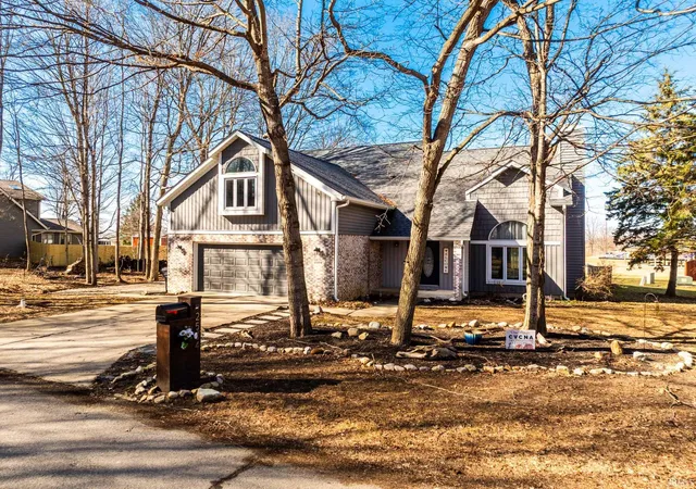 Photo 2 of Manufactured home for sale at 2504 W Sun Valley Pkwy, Muncie, IN 47303 | MLS# 202622318 | Listing updated on 2026-06-09