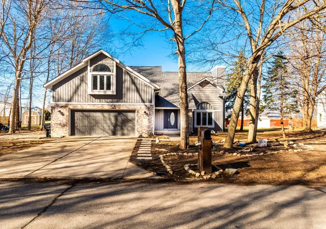 Photo 3 of Single family home for sale at 2504 W Sun Valley Pkwy, Muncie, IN 47303 | MLS# 202622318 | Listing updated on 2026-10-09
