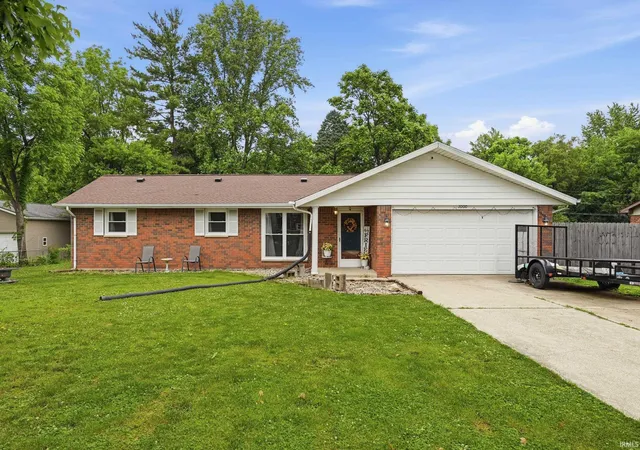 Homes for sale in Yorktown, IN | 7000 W Edgewood Dr, Yorktown, IN 47396 | MLS# 202622327