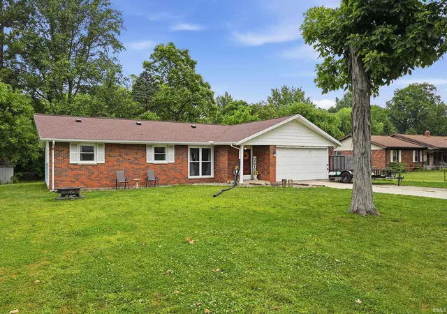 Homes for sale in Yorktown, IN | 7000 W Edgewood Dr, Yorktown, IN 47396 | MLS# 202622327