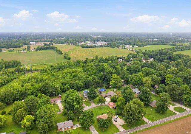 Homes for sale in Yorktown, IN | 7000 W Edgewood Dr, Yorktown, IN 47396 | MLS# 202622327