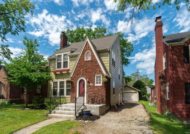 Photo 2 of Sale Pending at 4718 Arlington Ave, Fort Wayne, IN 46807 | MLS# 202622337 | Listing updated on 2026-07-15