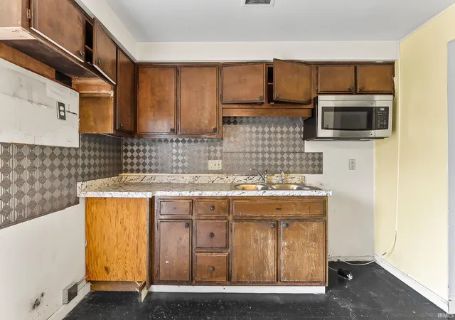 Photo 3 of Manufactured home for sale at 1021 Archer Ave, Fort Wayne, IN 46808 | MLS# 202622343 | Listing updated on 2026-06-19