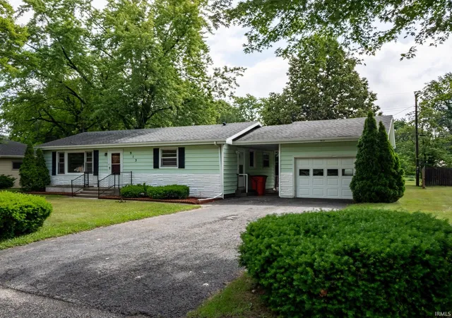 Homes for sale in Monticello, IN | 913 Calley Dr, Monticello, IN 47960 | MLS# 202622371