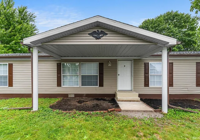 Manufactured home for sale at 506 E Main St, Chalmers, IN 47929 | MLS# 202622499