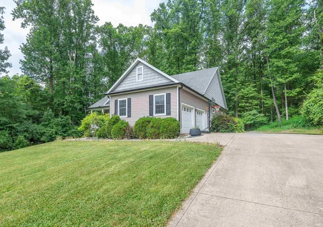 2nd image of 4923 N Chatham Dr, Bloomington, IN 47404 | MLS# 202622504